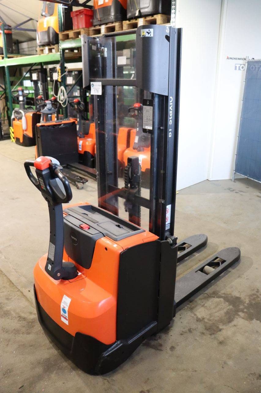 Hochhubwagen Toyota SWE120 Elektro 1200kg 2018