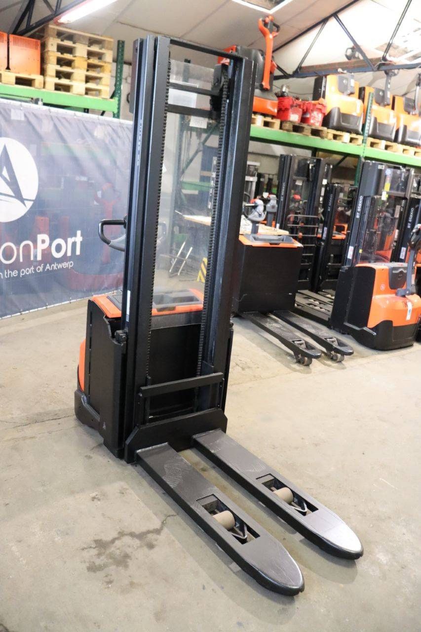 Stacker Toyota SWE140 Electric 1400kg 3.25m 2017