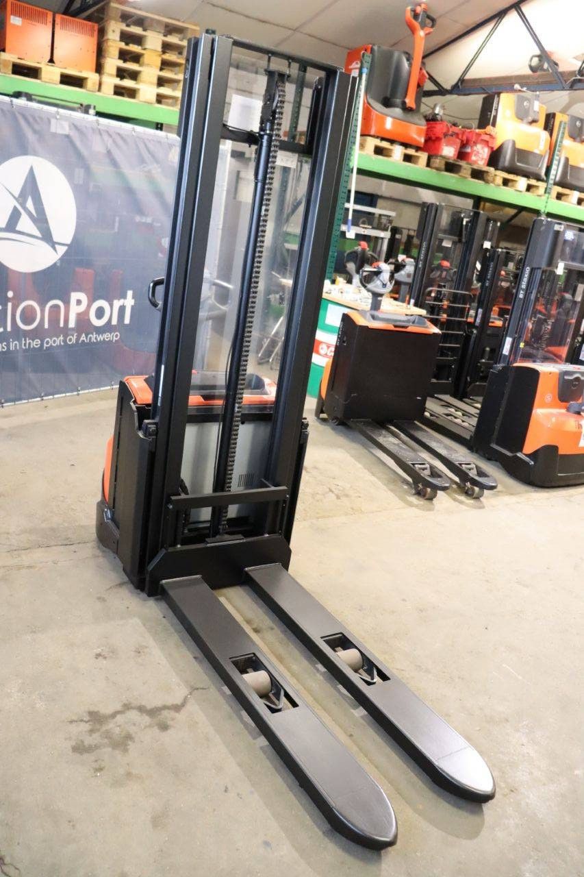 Toyota SWE100 Electric Stacker 1000kg 3.3m 2019