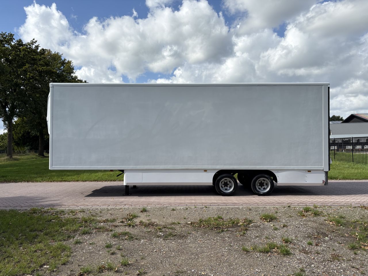 Be oplegger 8 TON Veldhuizen met laadklep 1000 kg