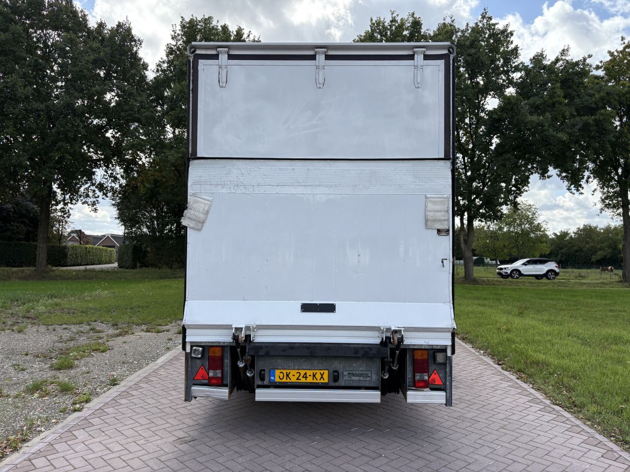 Be oplegger 8 TON Veldhuizen met laadklep 1000 kg