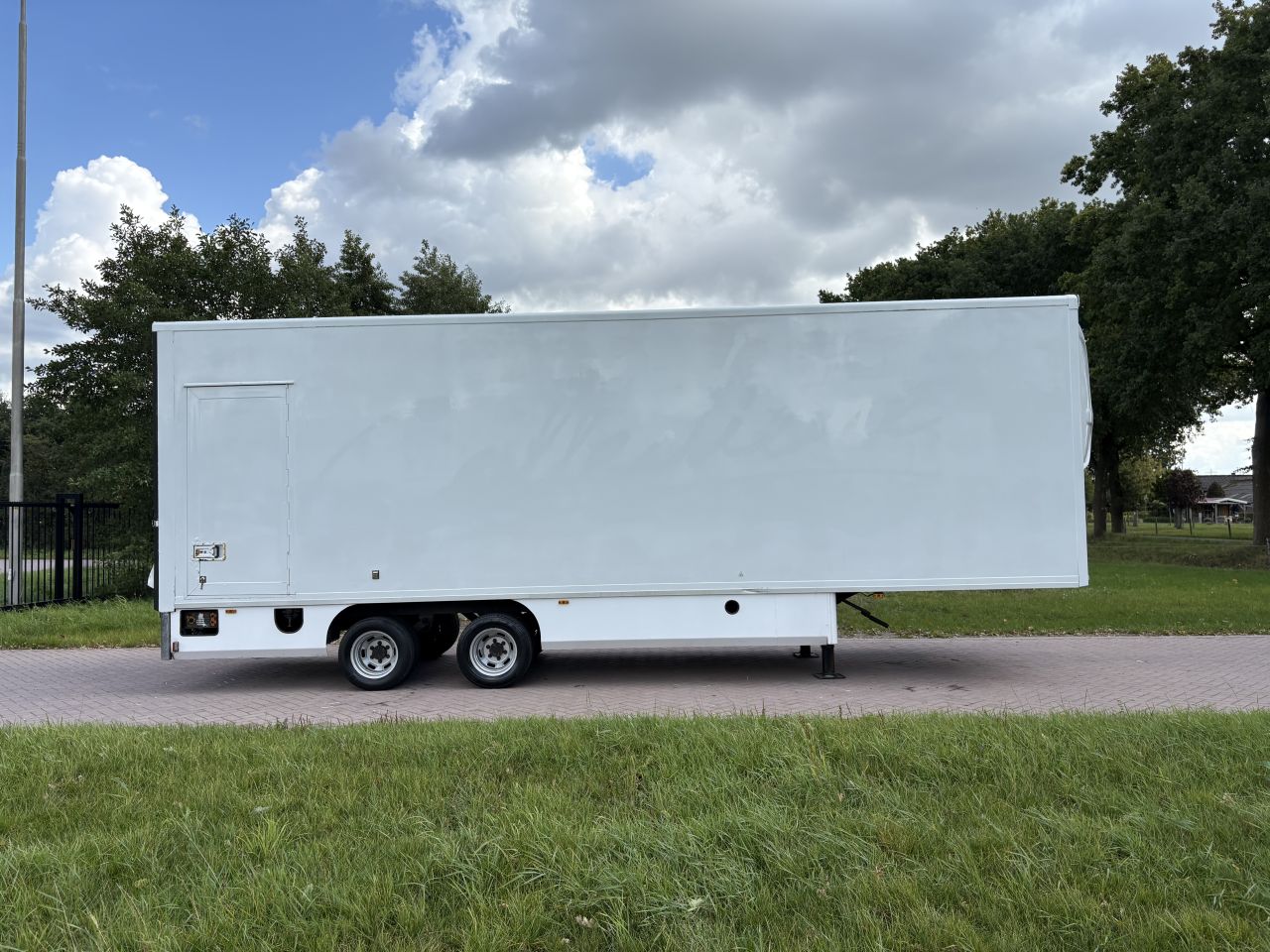 Be oplegger 8 TON Veldhuizen met laadklep 1000 kg