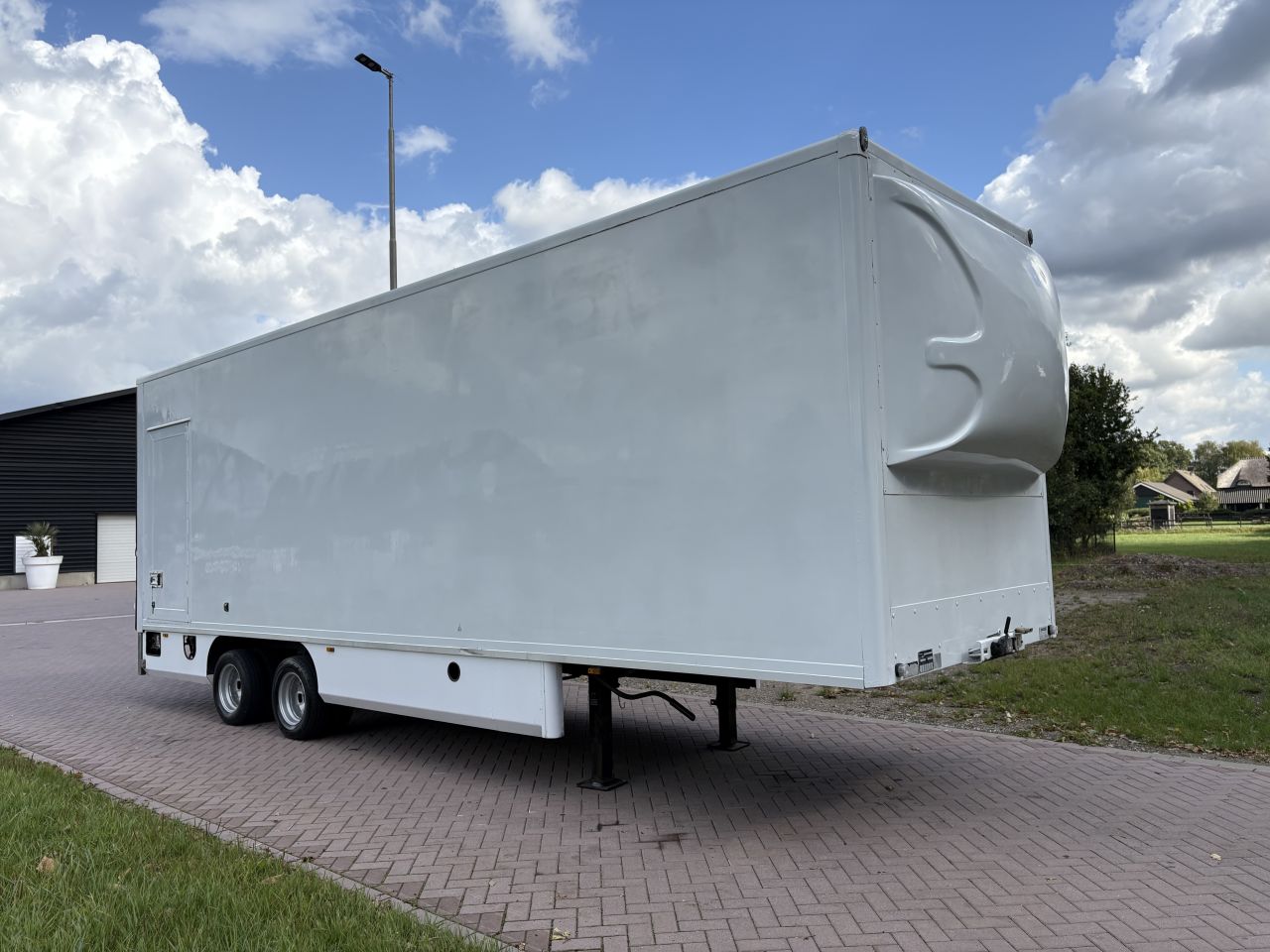 Be oplegger 8 TON Veldhuizen met laadklep 1000 kg