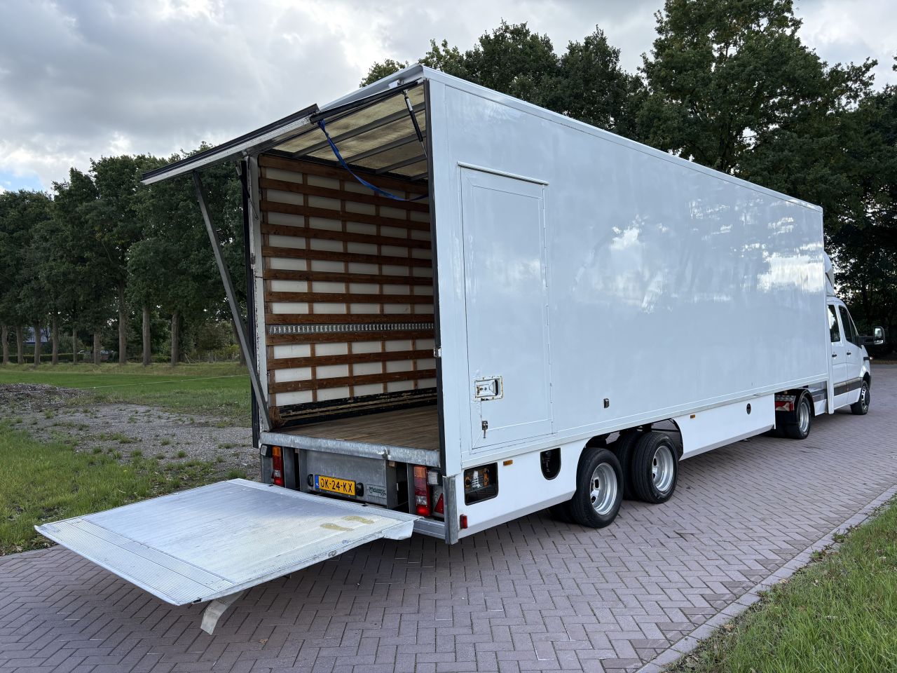 Be oplegger 8 TON Veldhuizen met laadklep 1000 kg