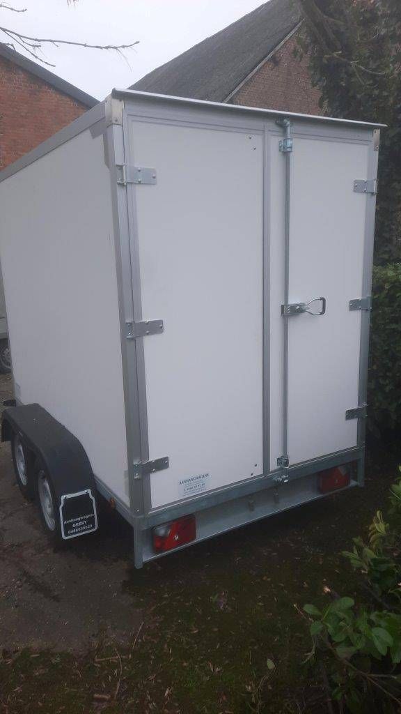 Geschlossener Anhänger Kerenzo 2,50 x 1,50 x 1,80 m 750 kg