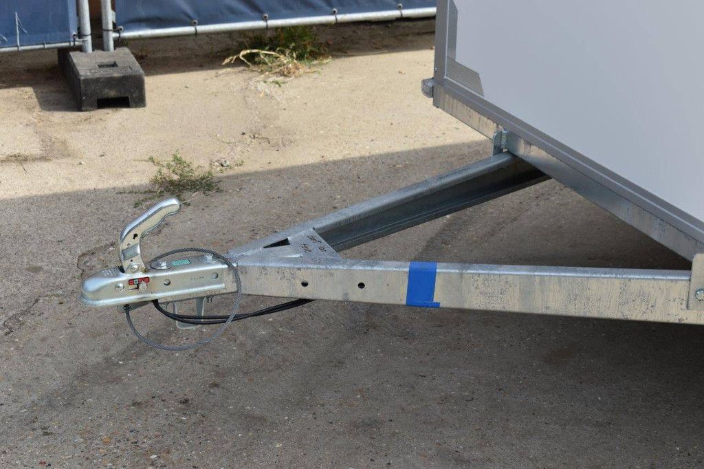 Geschlossener Anhänger Kerenzo 750kg 250x150x150cm Neu