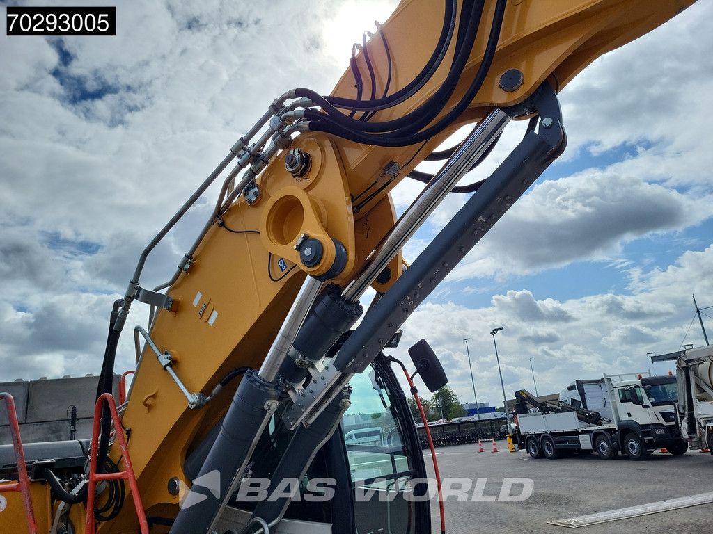 Liebherr R926 LC