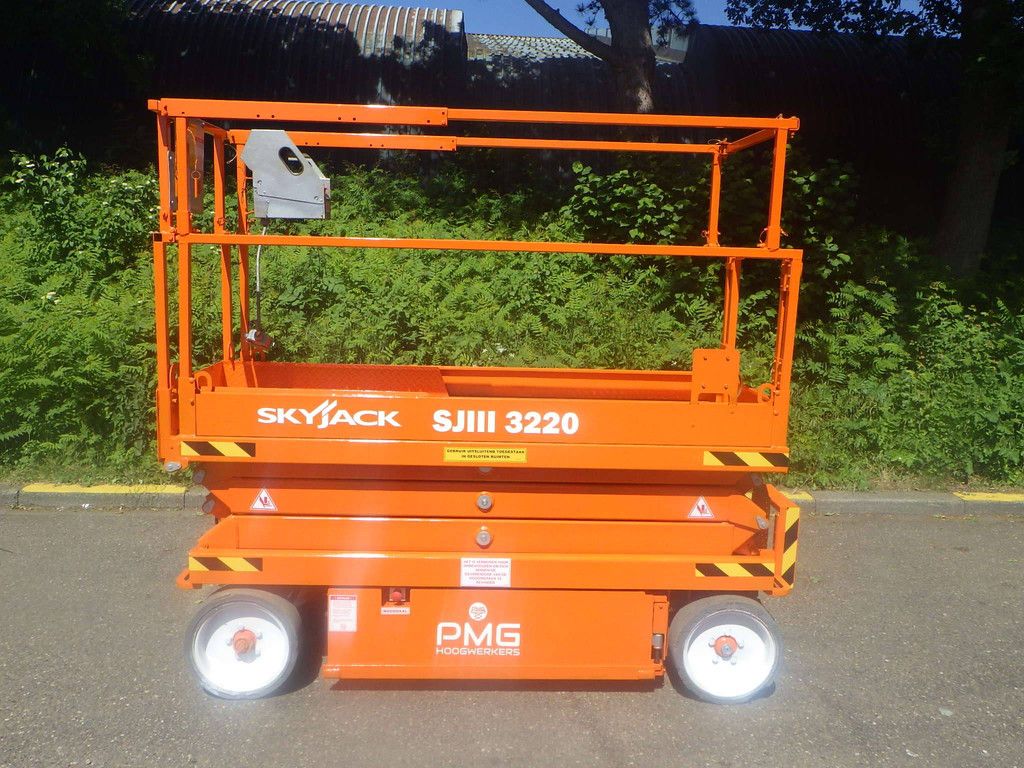 Scissor lift SkyJack SJ3220 Electric 8.10m 2017