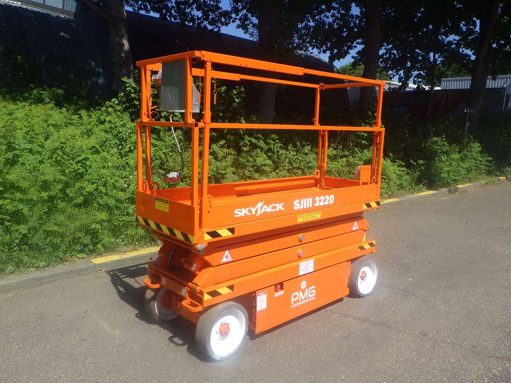 Scissor lift SkyJack SJ3220 Electric 8.10m 2017
