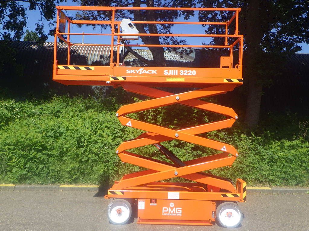 Scissor lift SkyJack SJ3220 Electric 8.10m 2017