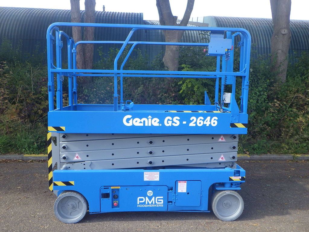 Genie GS-2646 Elektrische Scherenbühne 9,92 m 2008 mit Vlemmix-Anhänger Neu