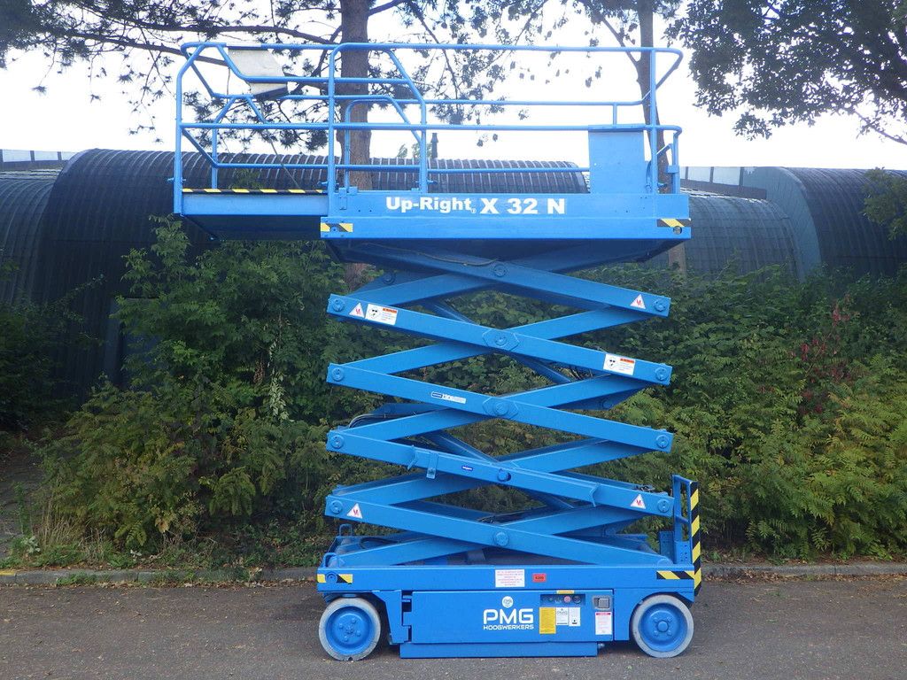 Scherenbühne Upright X32N Elektrisch 11,70m 1999