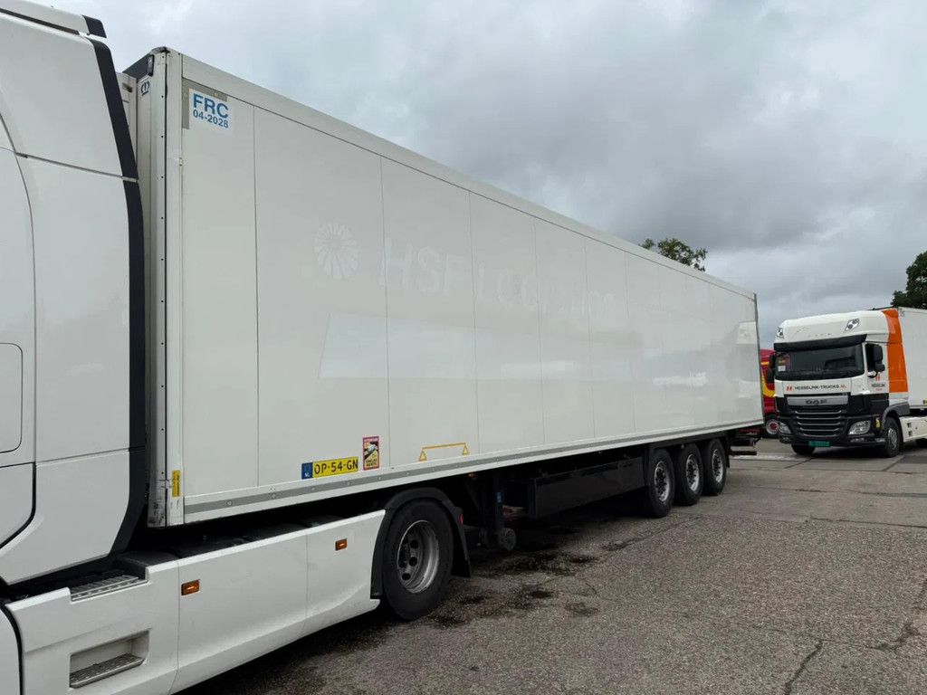 Krone Carrier Vector 1950 MT 5x Meatrails Rohrbahnen Fleisch Hooks