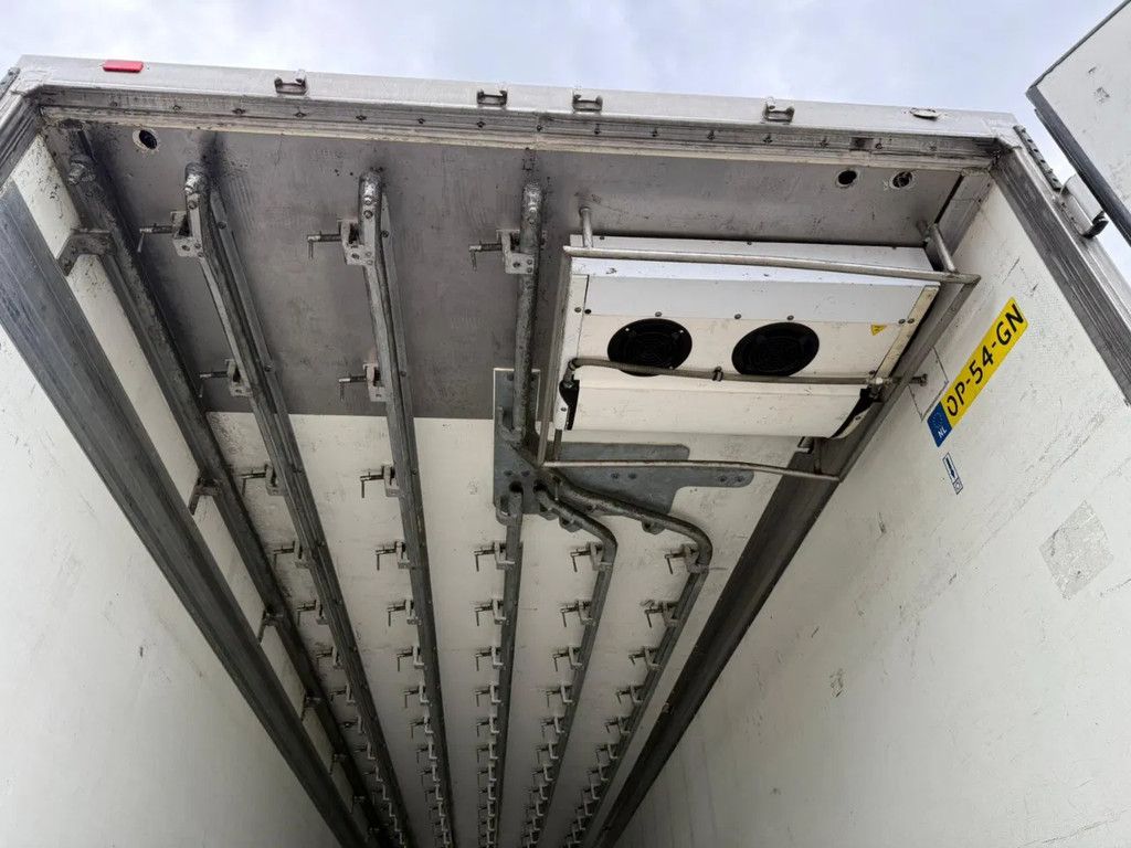Krone Carrier Vector 1950 MT 5x Meatrails Rohrbahnen Fleisch Hooks