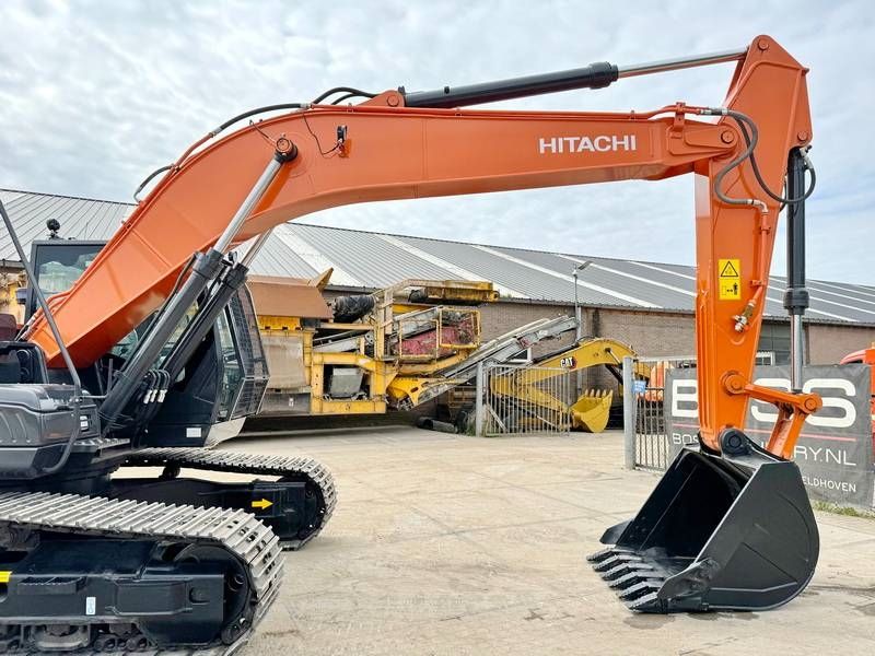 Hitachi ZX220LC-5G / 2025 ULTRA MODEL / ISUZU ENGINE