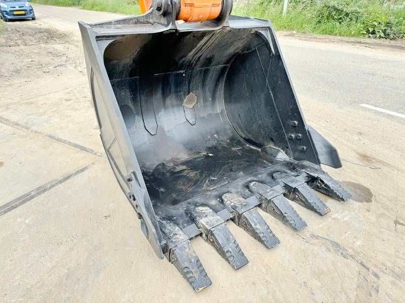 Hitachi ZX220LC-5G / 2025 ULTRA MODEL / ISUZU ENGINE