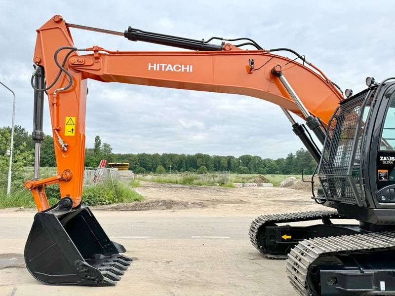 Hitachi ZX220LC-5G / 2025 ULTRA MODEL / ISUZU ENGINE