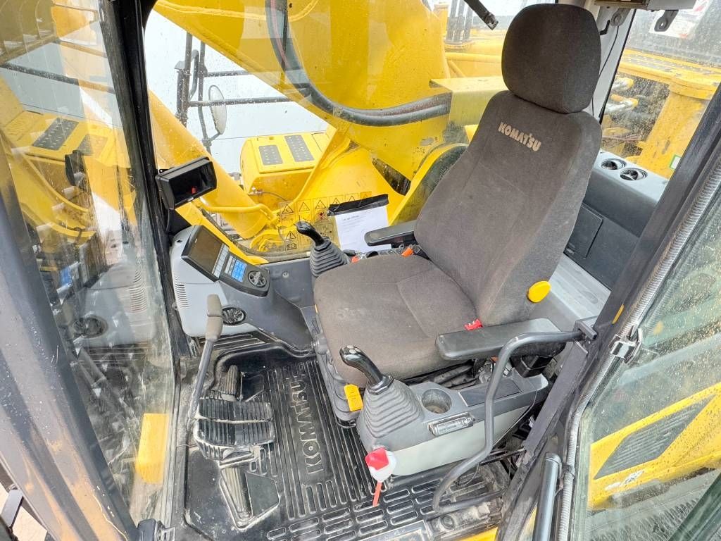 Komatsu PC700LC-8 - Adjustable Undercarriage / Hydr Stairs