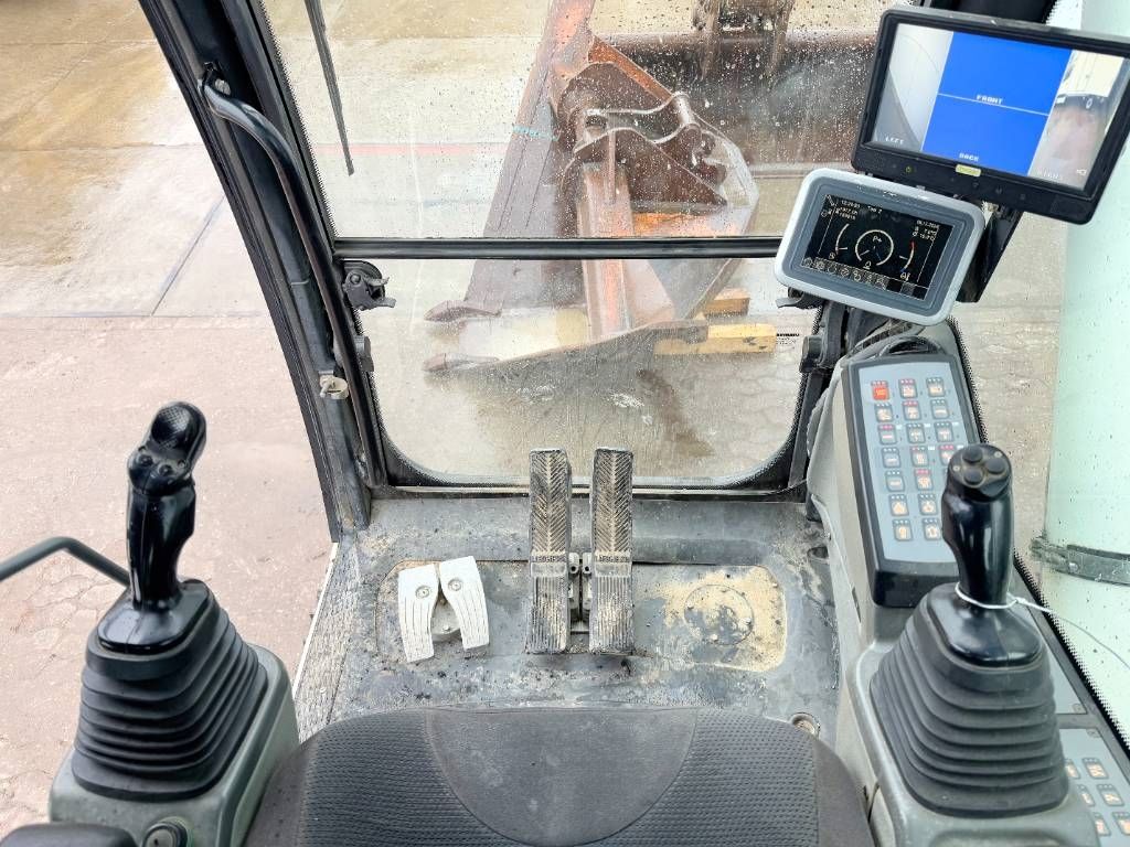 Liebherr R906LC Litronic - 2 Buckets / Quick Coupler