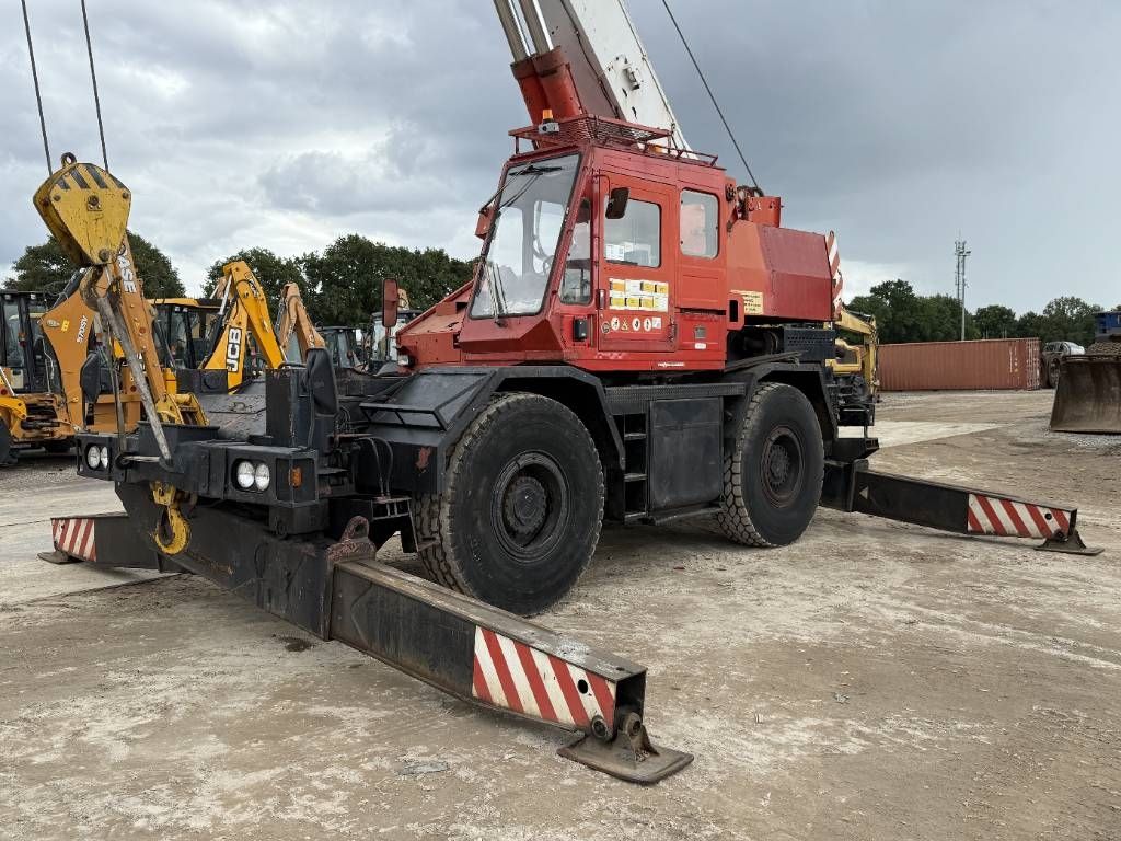 Tadano TR300E-1 - 4 Wheel Steering / 28.1m Boom + 12m Jib