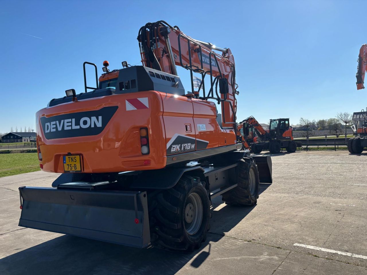 Doosan DX170W-5