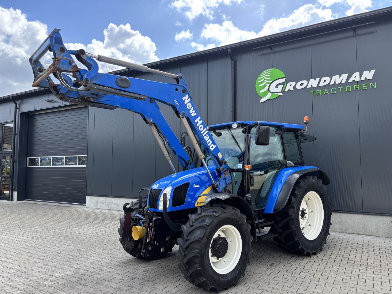 New Holland T5040