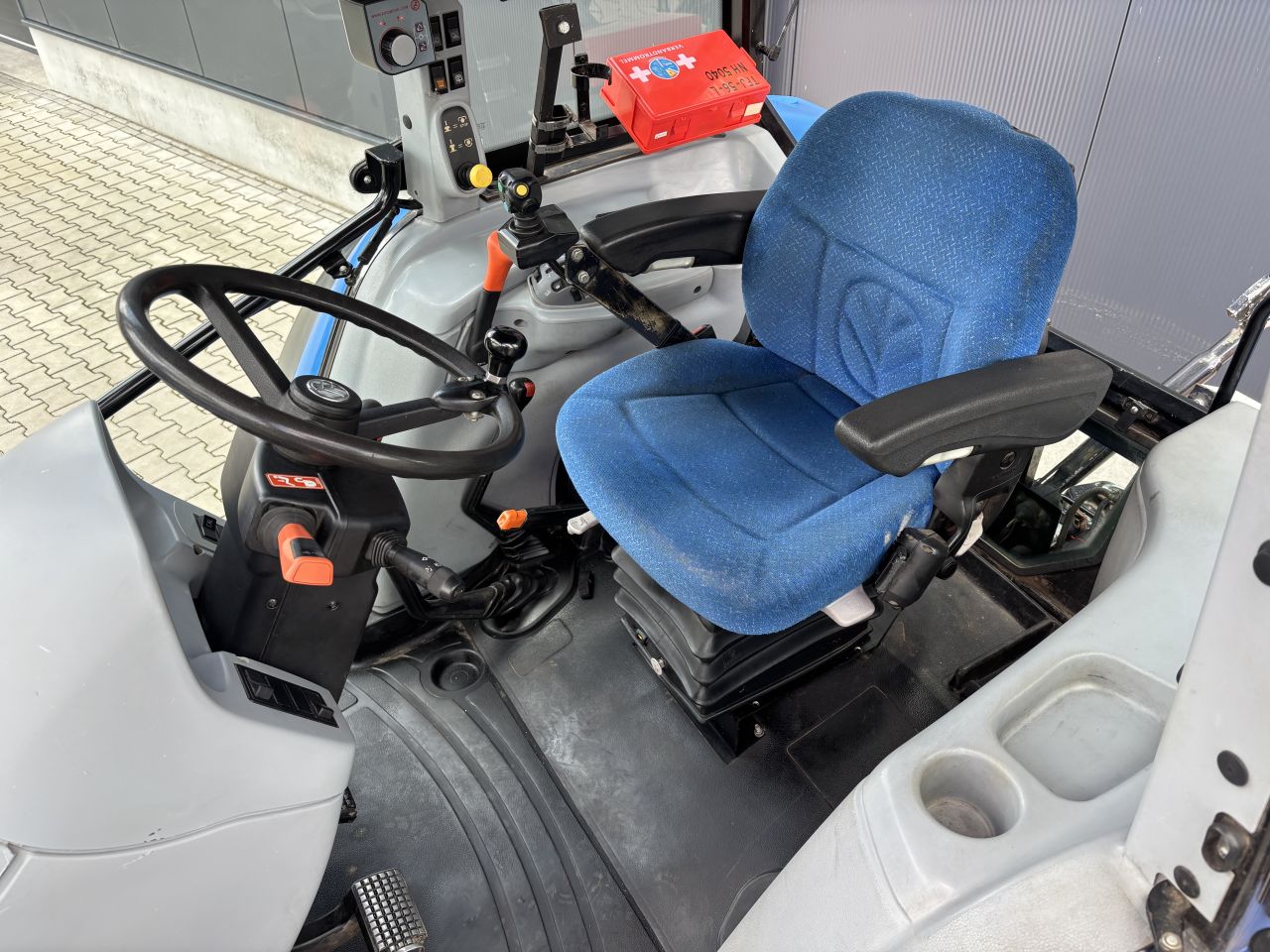New Holland T5040