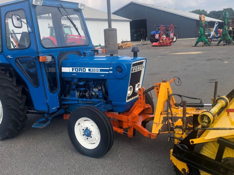 Ford 4100 Med Kost og Sneskraber