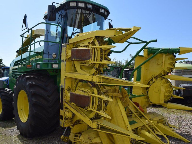 John Deere 7400