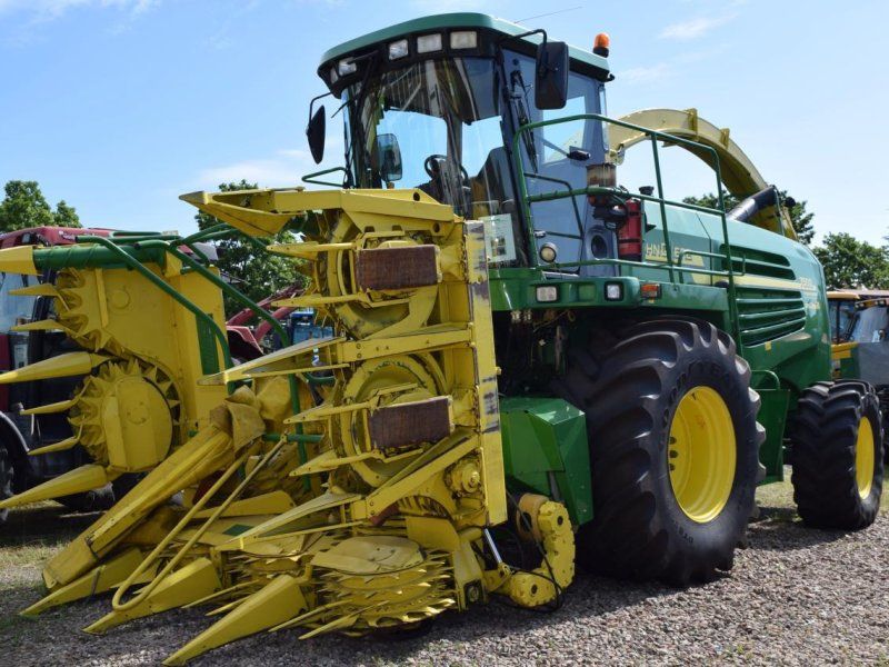 John Deere 7400