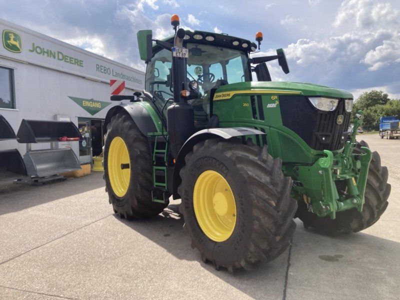 John Deere 6R 250