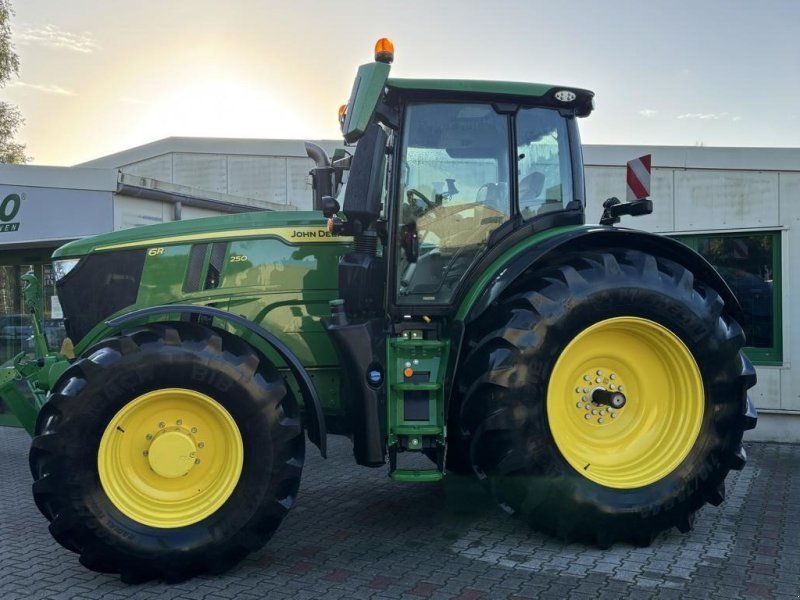 John Deere 6R250
