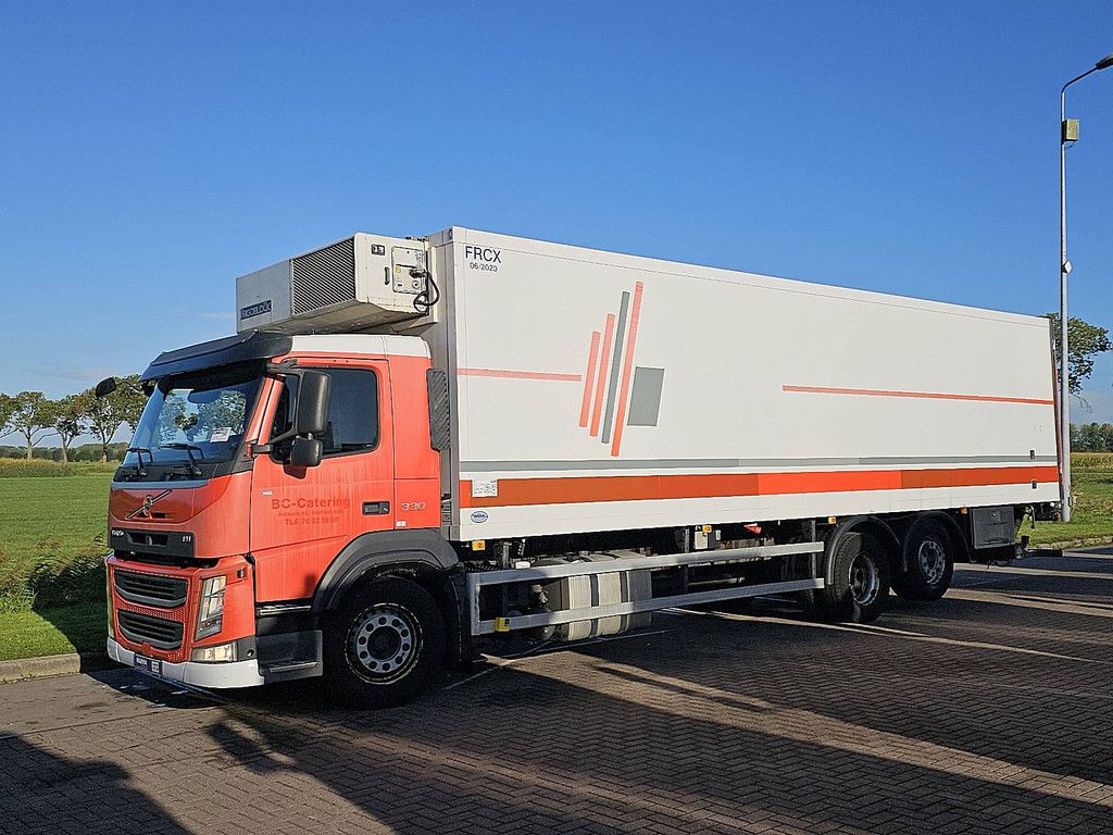 VOLVO FM 330 6x2 frigobl. lift