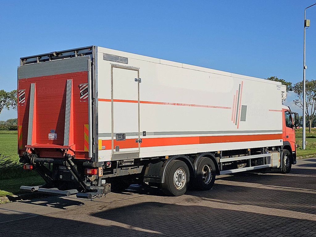 VOLVO FM 330 6x2 frigobl. lift