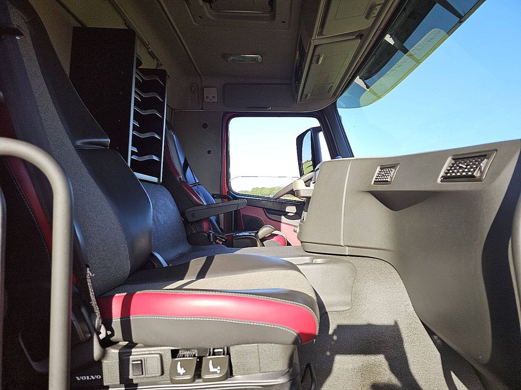 VOLVO FM 330 6x2 frigobl. lift