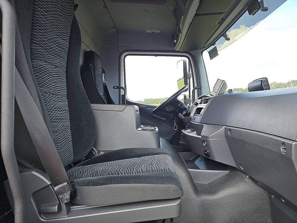 MERCEDES-BENZ ATEGO 1224 8.7m box lift airco