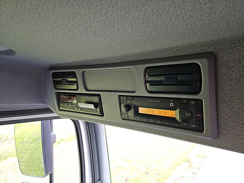 MERCEDES-BENZ ATEGO 1224 8.7m box lift airco