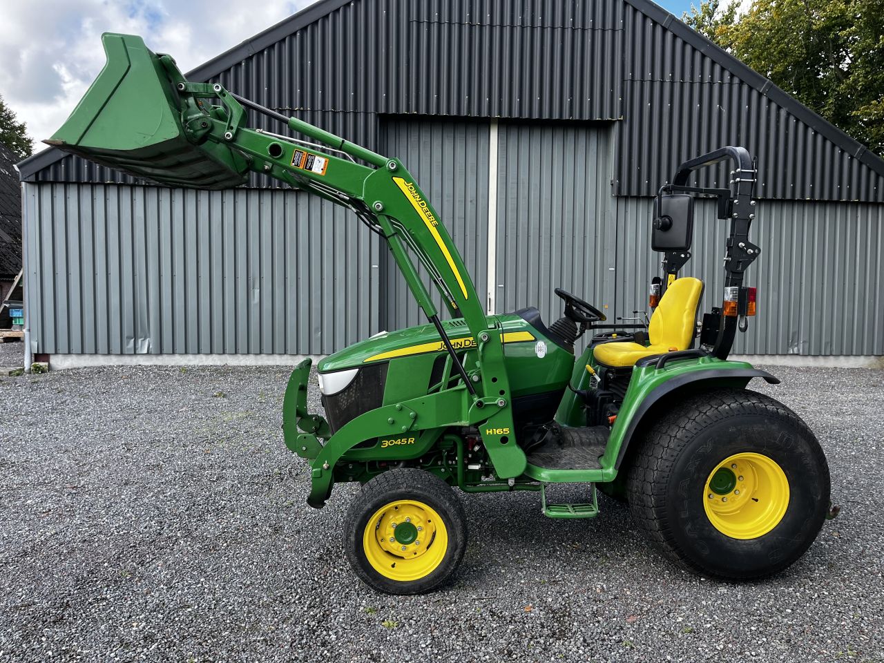John Deere 3045r met voorlader 4wd gazonbanden