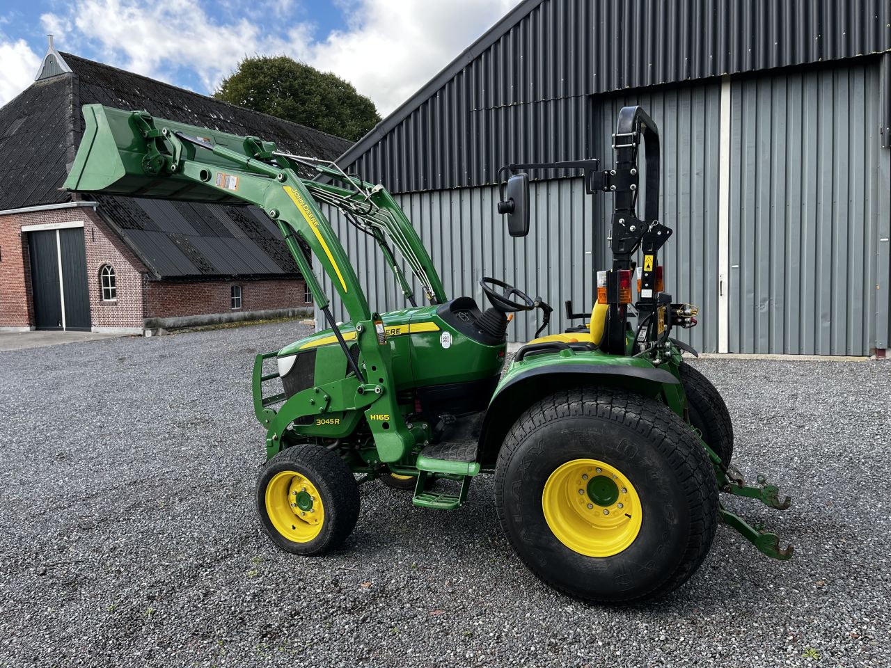 John Deere 3045r met voorlader 4wd gazonbanden