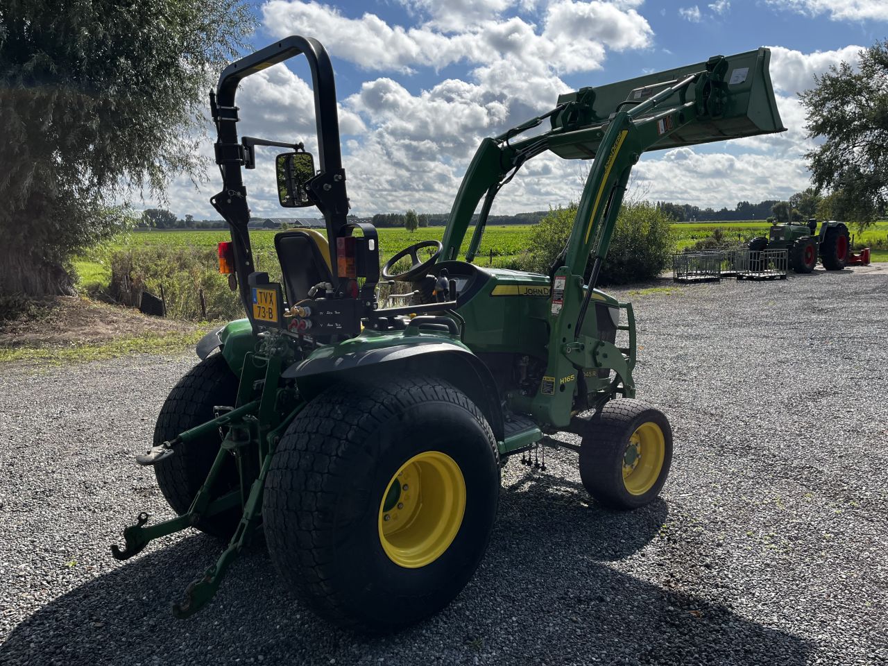 John Deere 3045r met voorlader 4wd gazonbanden