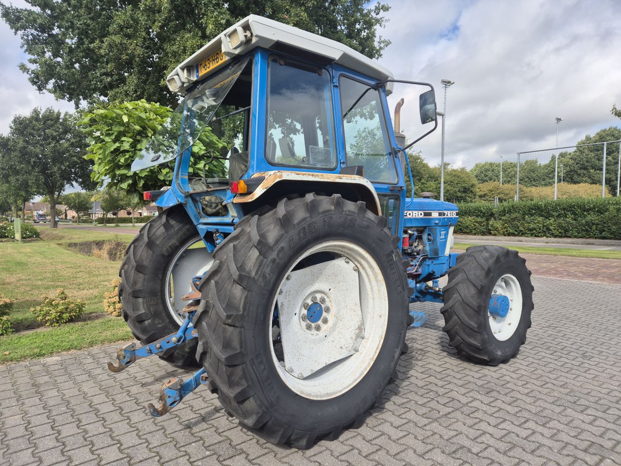 Ford 7610