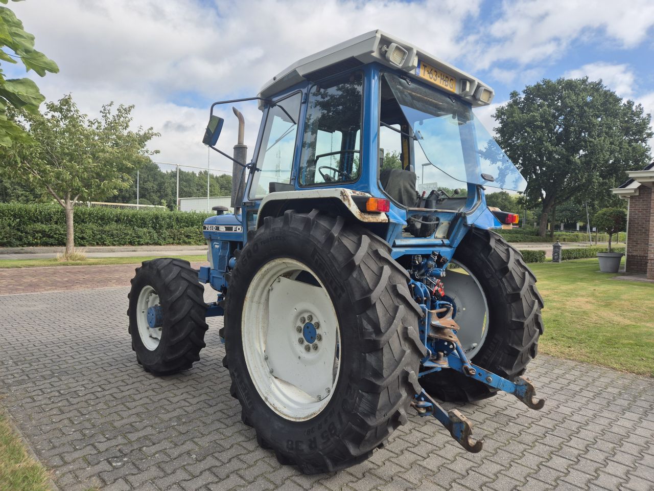Ford 7610