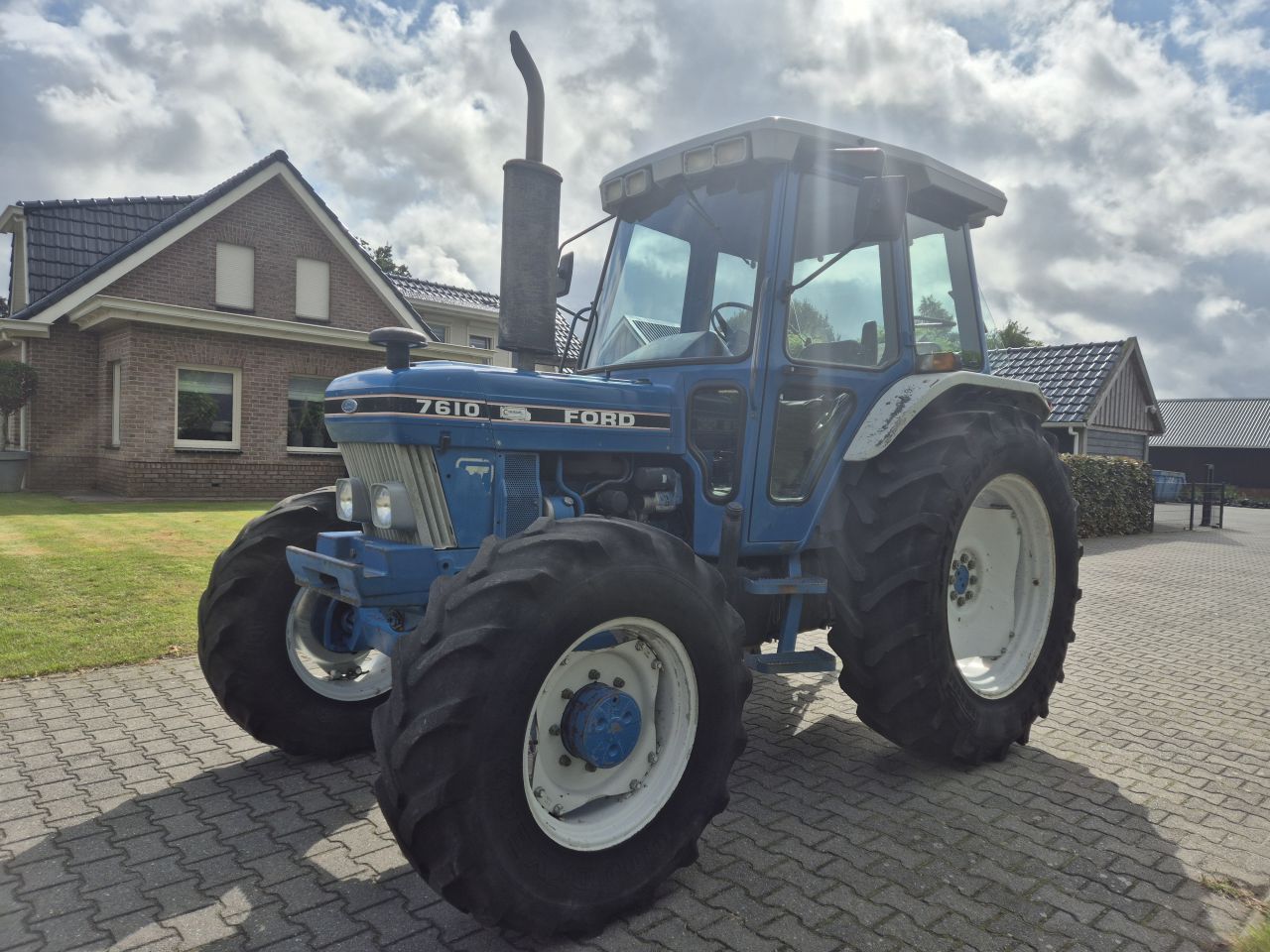 Ford 7610