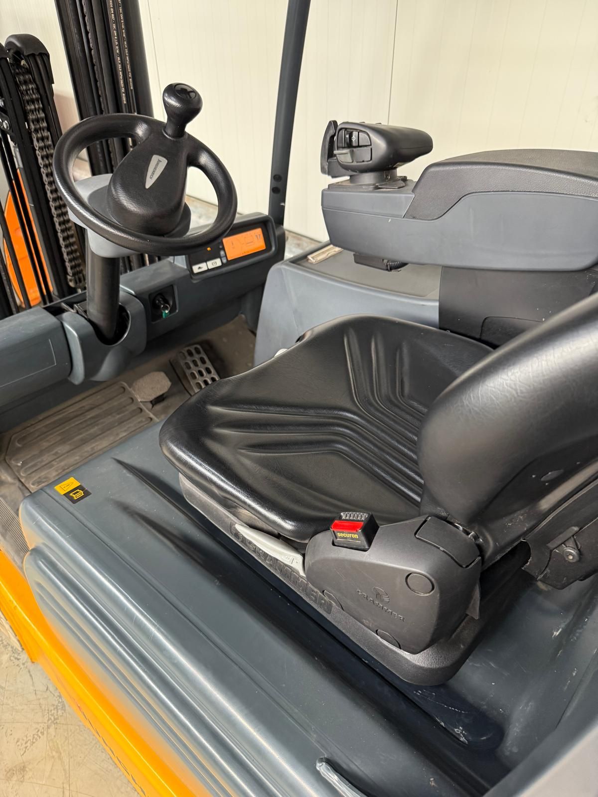 Heftruck Jungheinrich EFG 216 bouwjaar 2015 met 820 uur triplo 5