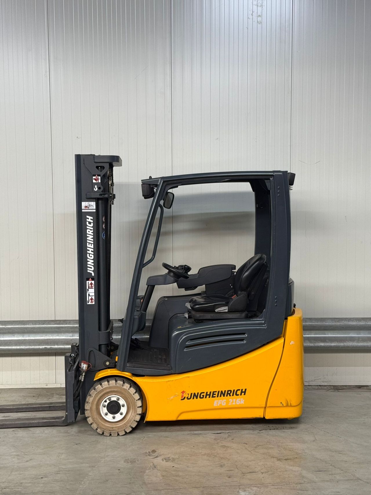 Heftruck Jungheinrich EFG 216 bouwjaar 2015 met 820 uur triplo 5