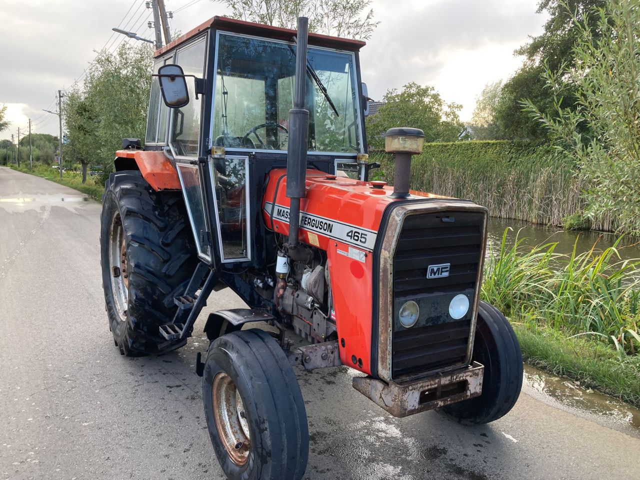 Massey Ferguson 465 2-wd trekker met cabine
