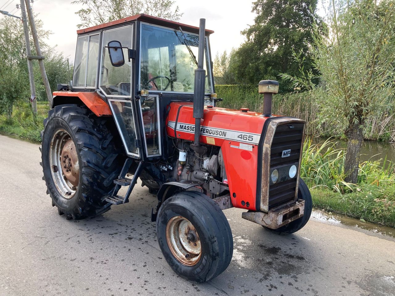 Massey Ferguson 465 2-wd trekker met cabine
