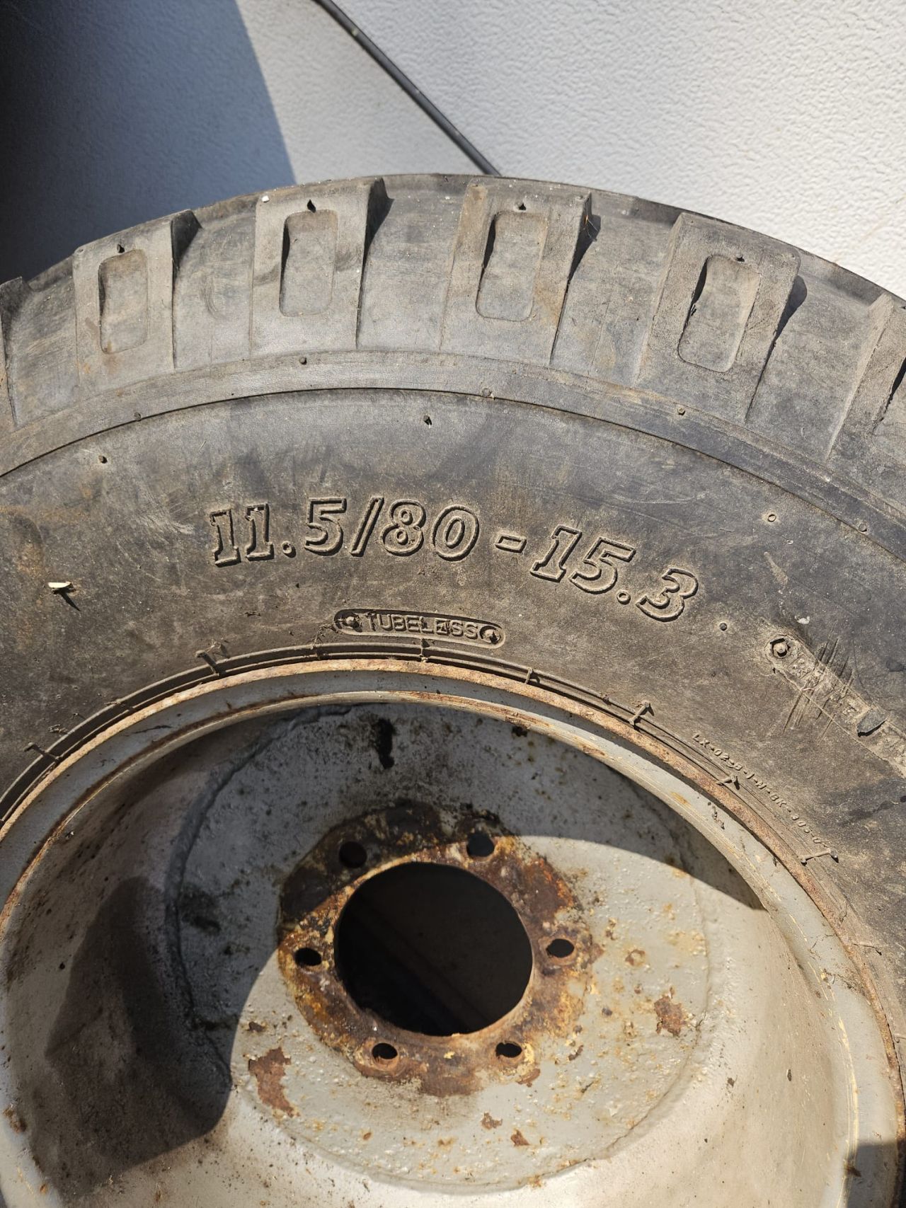 Gebruikte 11,5/80x15.3 Voorbanden voor Massey Ferguson