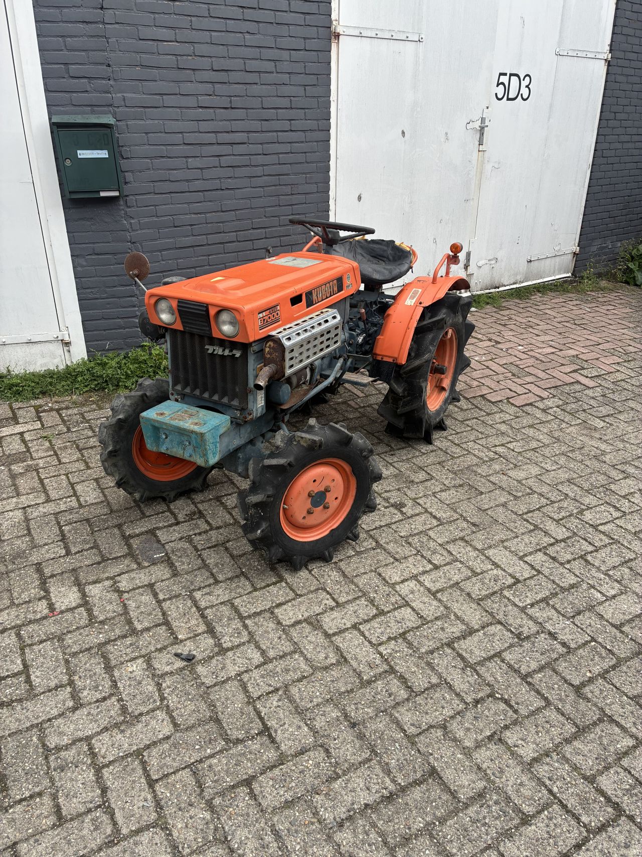 Kubota b7000 4wd met frees