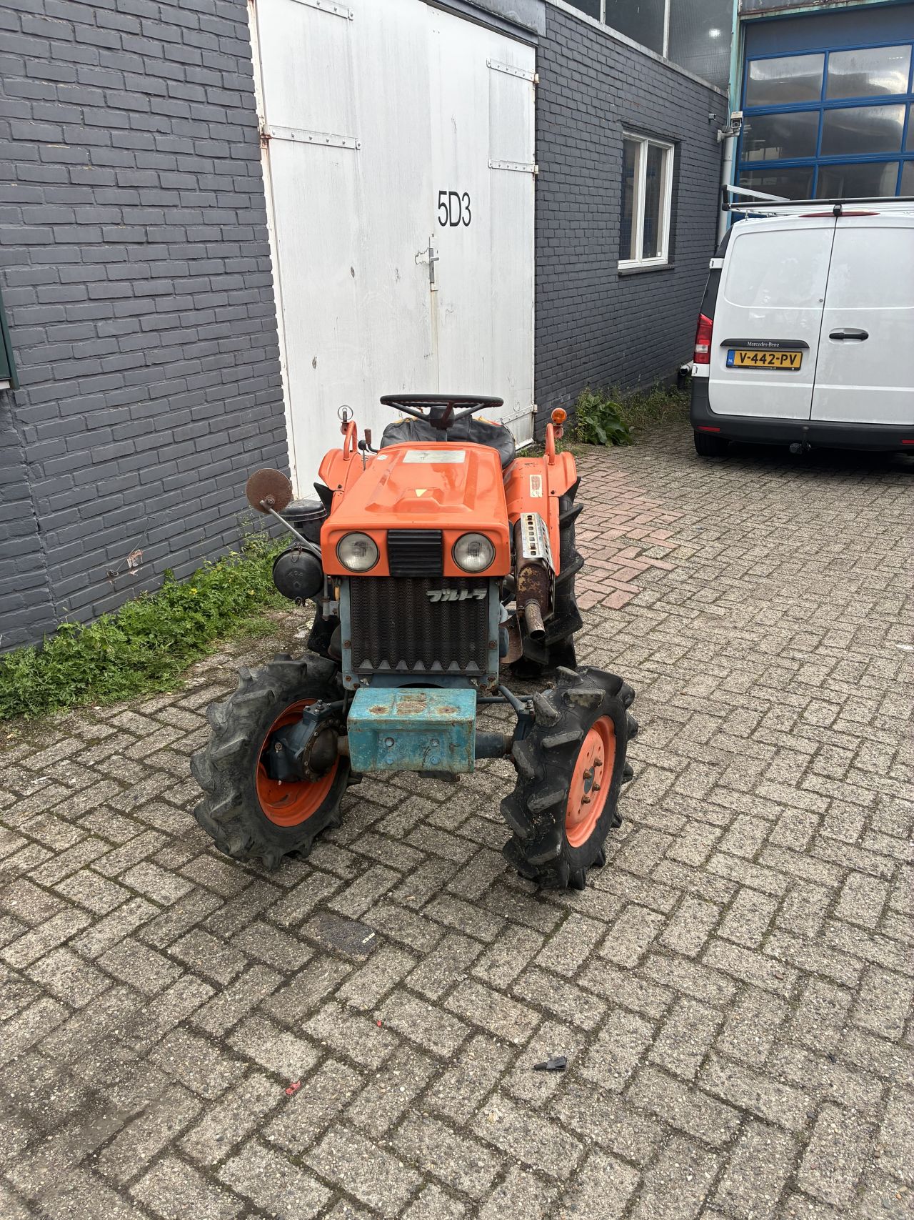 Kubota b7000 4wd met frees